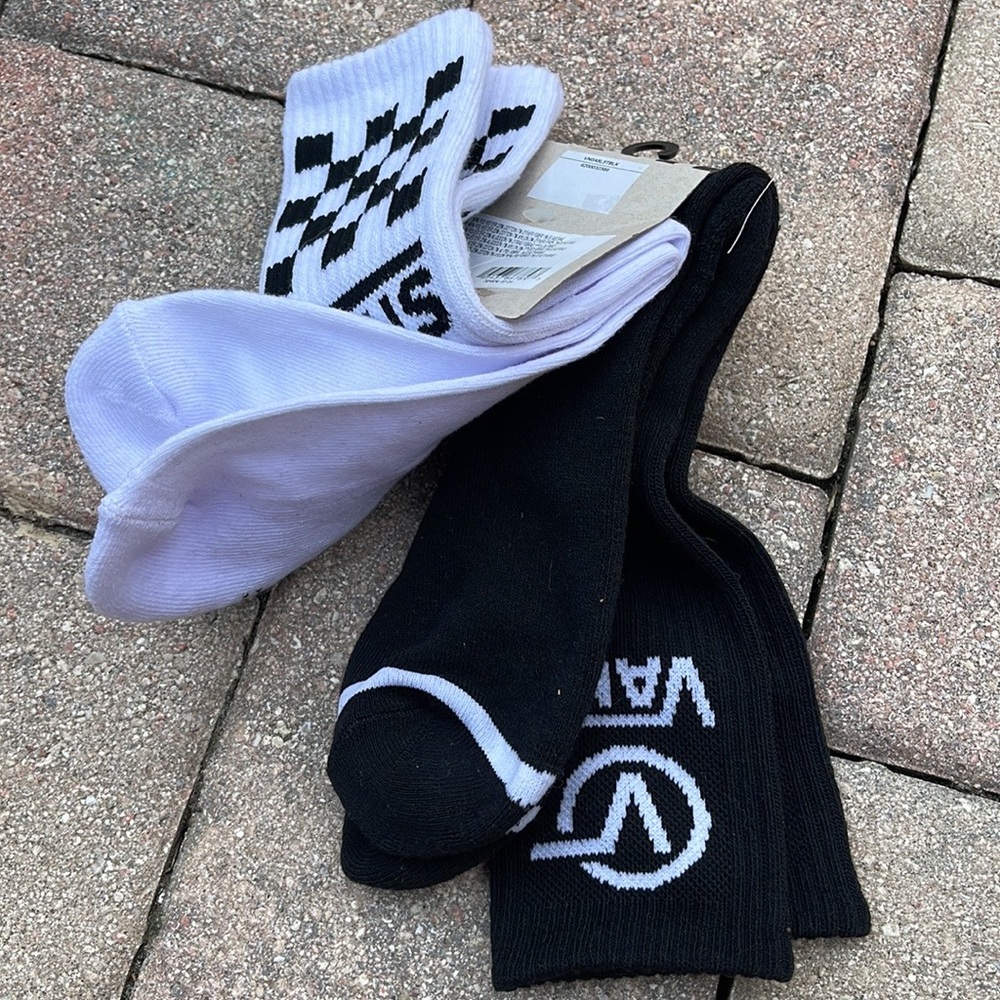 VANS “Off The Wall” Men’s 2 socks set 
NWT - Picture 7 of 16